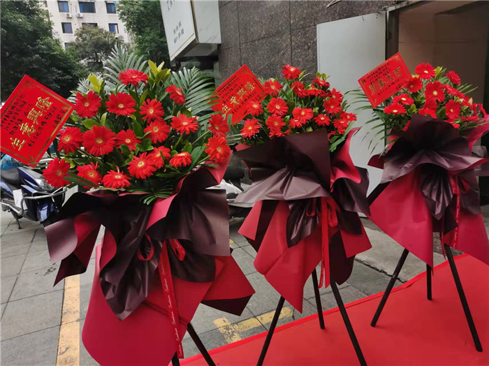 四川中青旅綿陽分社、綿陽市中旅假日旅行社、綿陽自來文化傳播有限公司24H自助售貨服務(wù)盛大開業(yè)